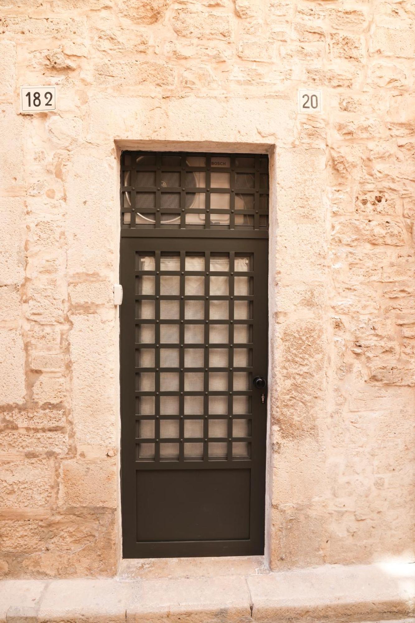 Room 20 - Piccola Camera In Pietra Bianca Giovinazzo Exteriör bild
