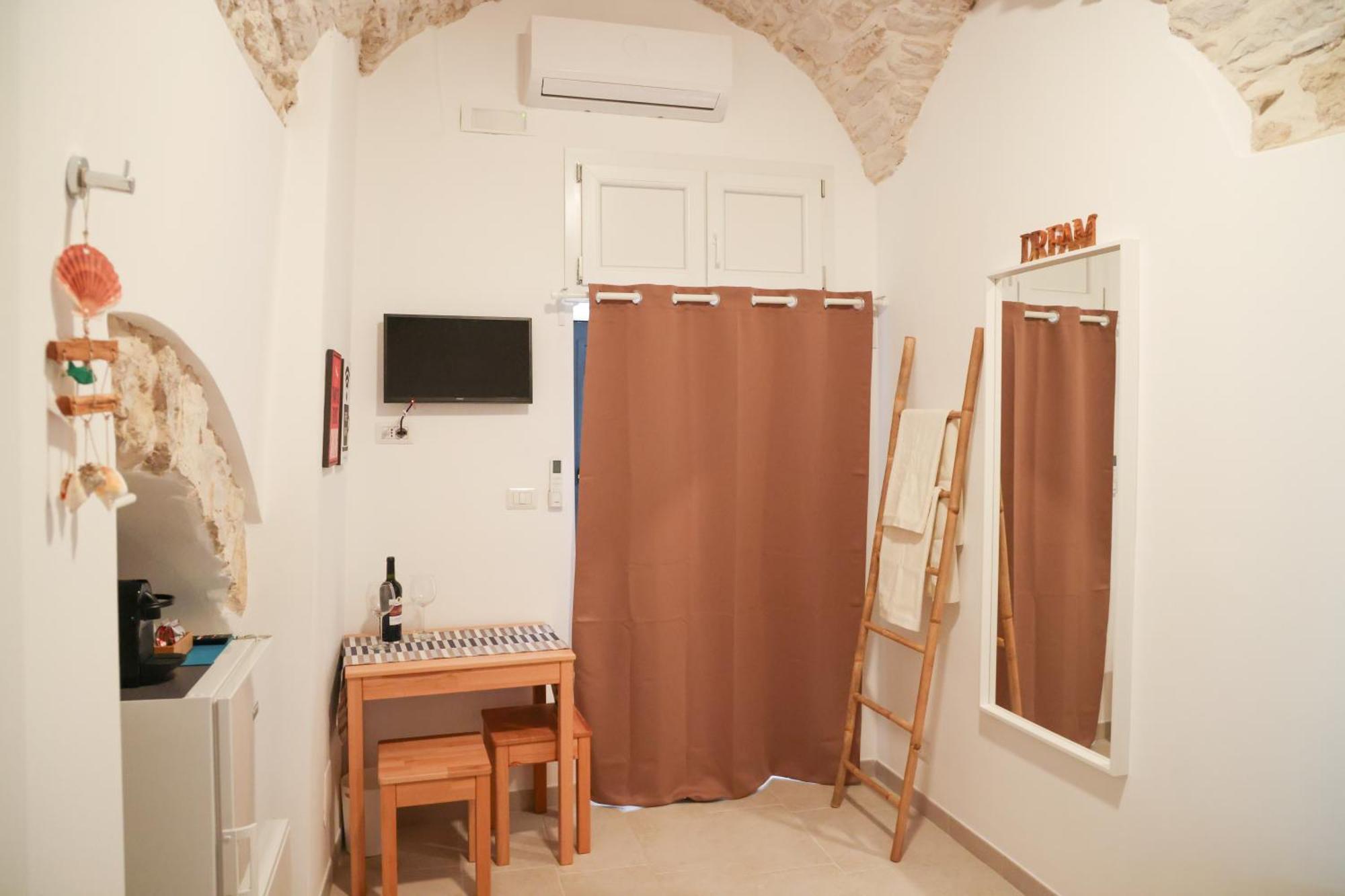 Room 20 - Piccola Camera In Pietra Bianca Giovinazzo Exteriör bild
