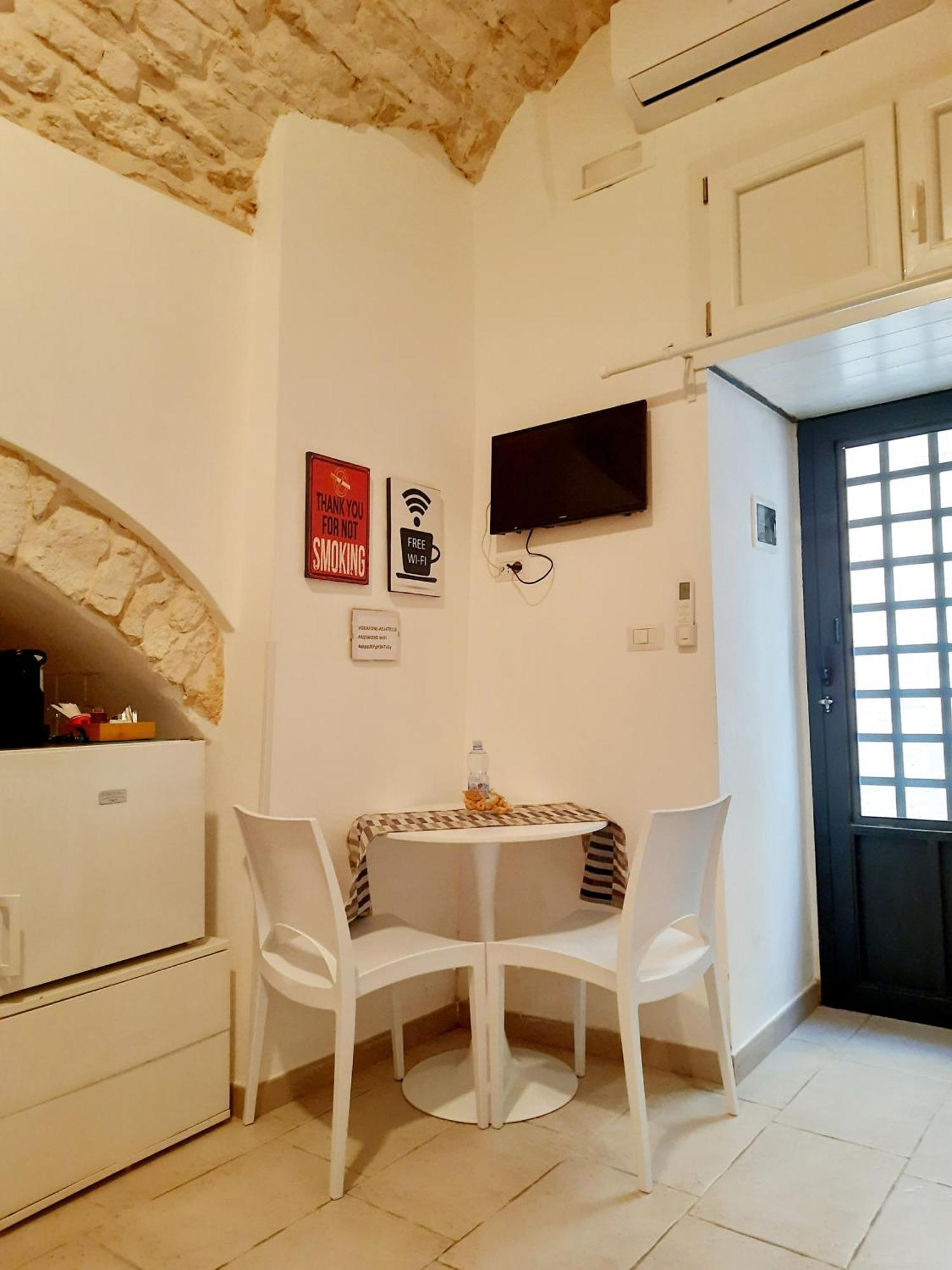 Room 20 - Piccola Camera In Pietra Bianca Giovinazzo Exteriör bild